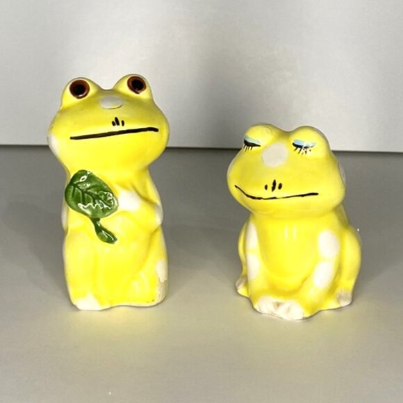 Ceramic Vintage Yellow Polka Dot Frog Couple Salt & Pepper Shakers - Picture 5 of 9